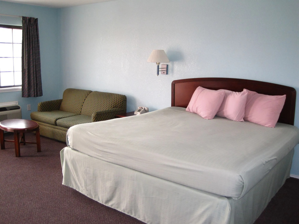 Pinn Road Inn and Suites Lackland AFB and Seaworld