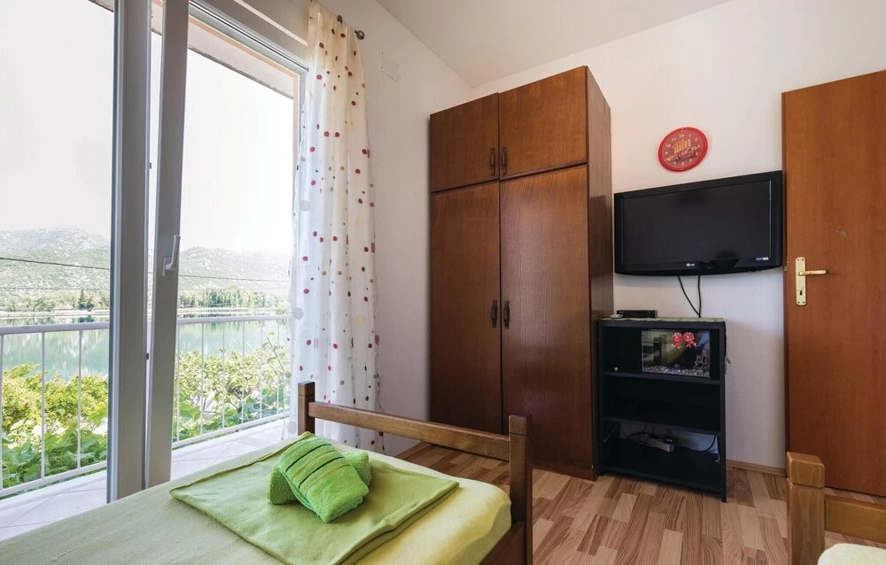 Nice Home in Bacinska Jezera With Wifi and 3 Bedrooms
