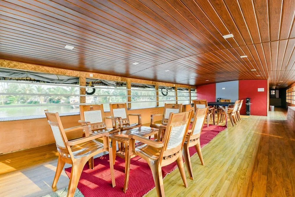 OYO 23231 KHBO Gold Sharing Houseboat