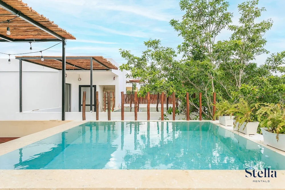 3 Story Home with Private Roof Pool and Tropical Views
