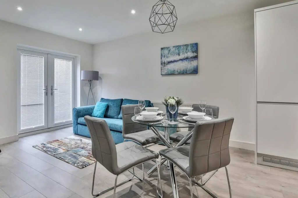 Renovated Whole House sleeps 4-5, WiFi, Parking near Sheffield Parkway