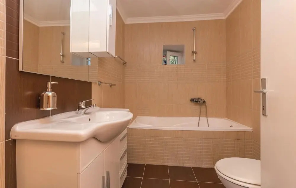 Awesome Home in Podlug With 4 Bedrooms, Wifi and Outdoor Swimming Pool