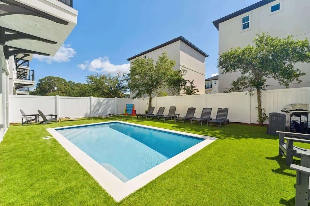 Hidden Palms 7BR W Poll Billiard and Near Beach