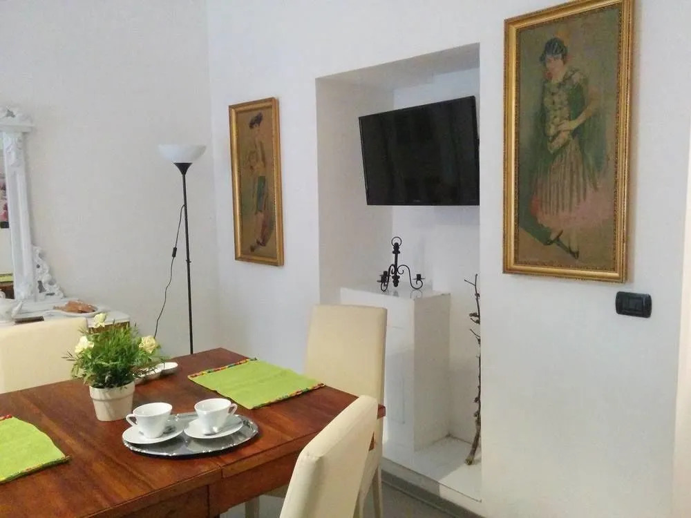 Zefnea House