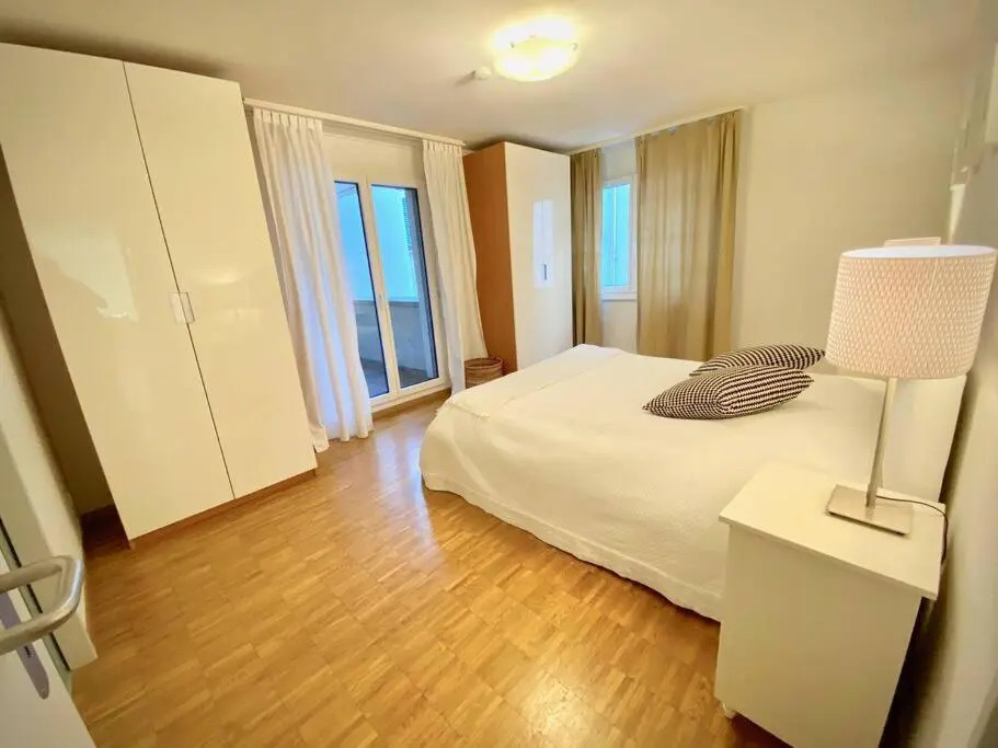 Your bright and spacious apartment by the lake