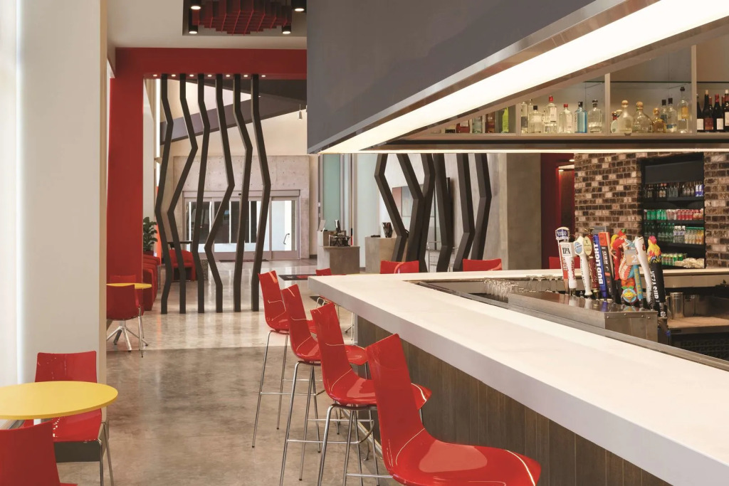 Kompose Boutique Miami Airport