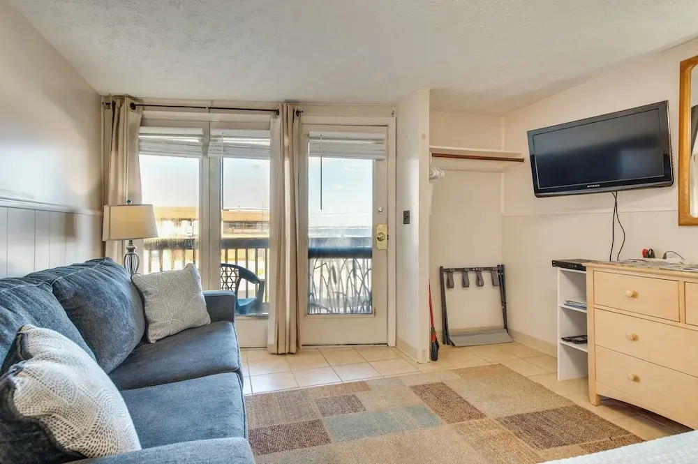 'beachfront 15' Condo on Old Orchard Beach