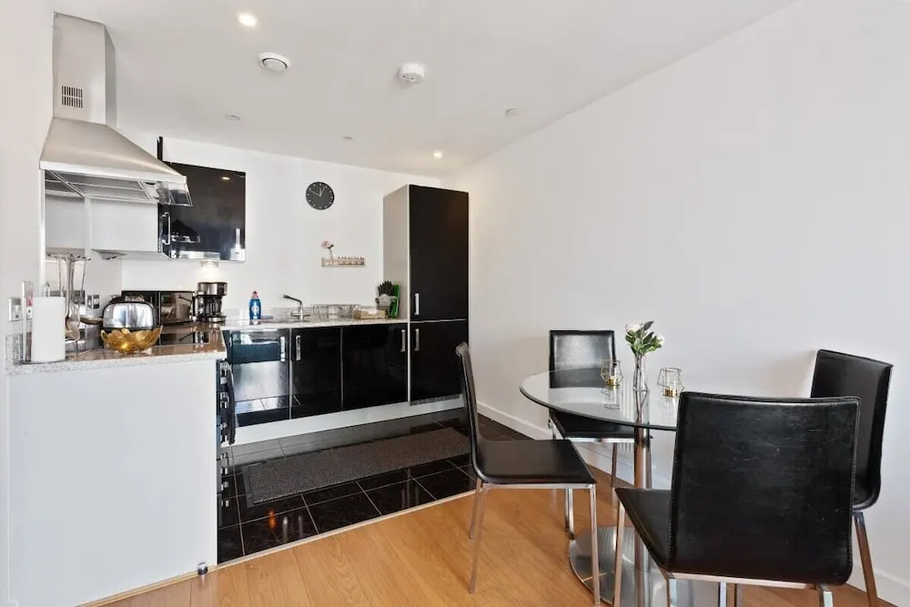 Amazing 2 Bed Apt W/balcony nr O2 Arena and Excel