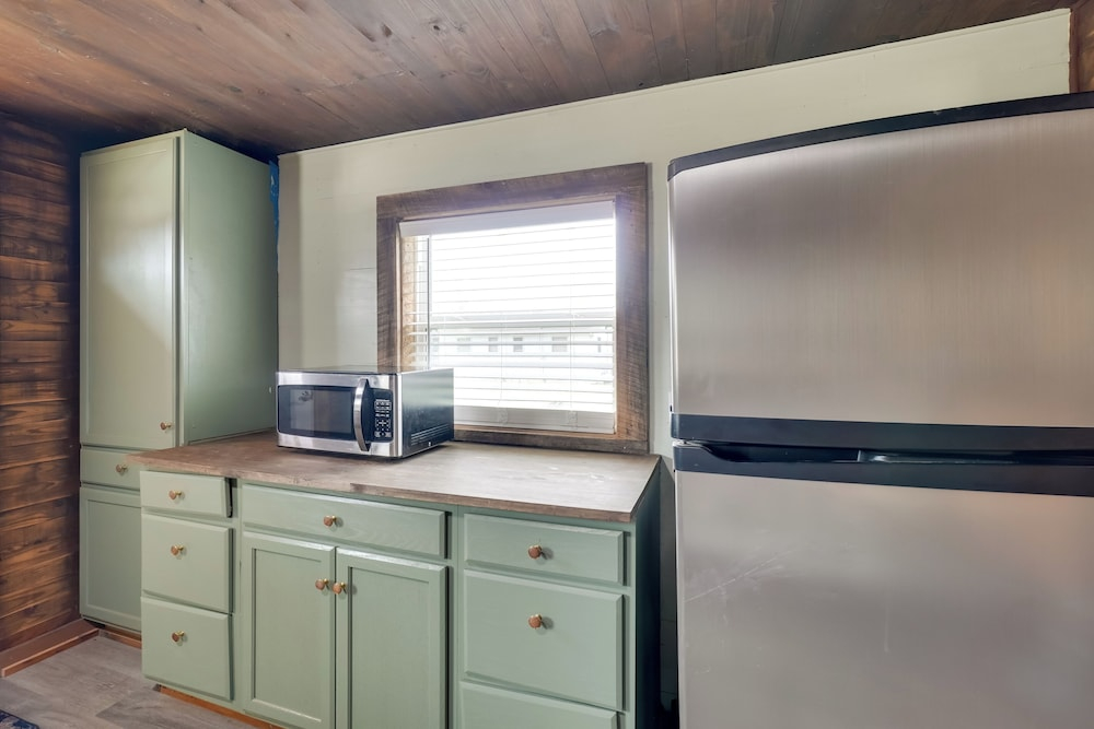 2 Mi to Nat'l Park: Riverside Smoky Mtn Cabin!
