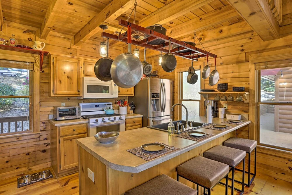 Lovely Log Cabin + Bunkhouse w/ Views & Yard!