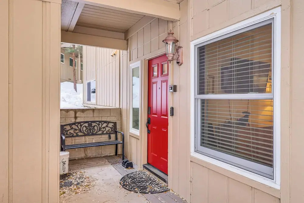1 Mi to Diamond Peak Ski Resort: Forest-View Condo