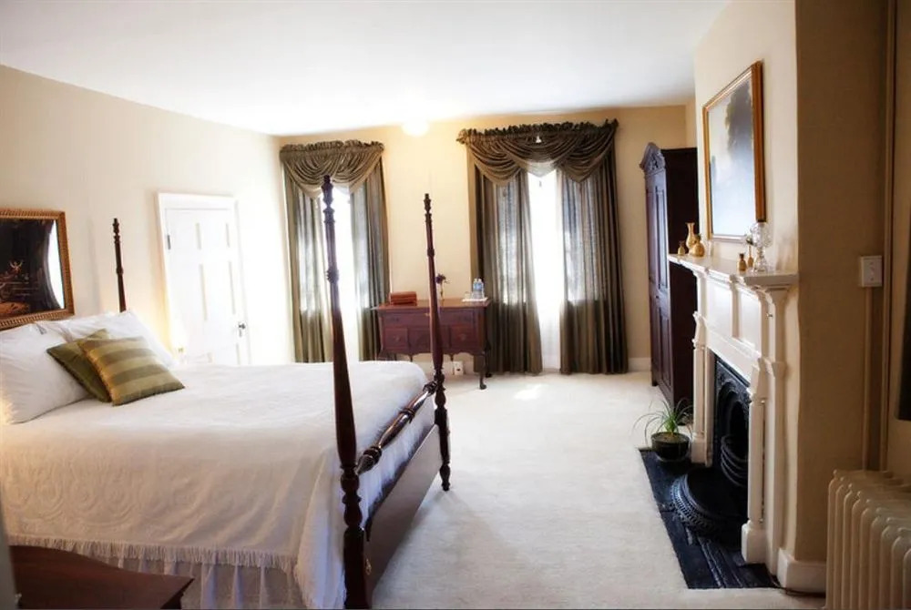 Holladay House Bed and Breakfast