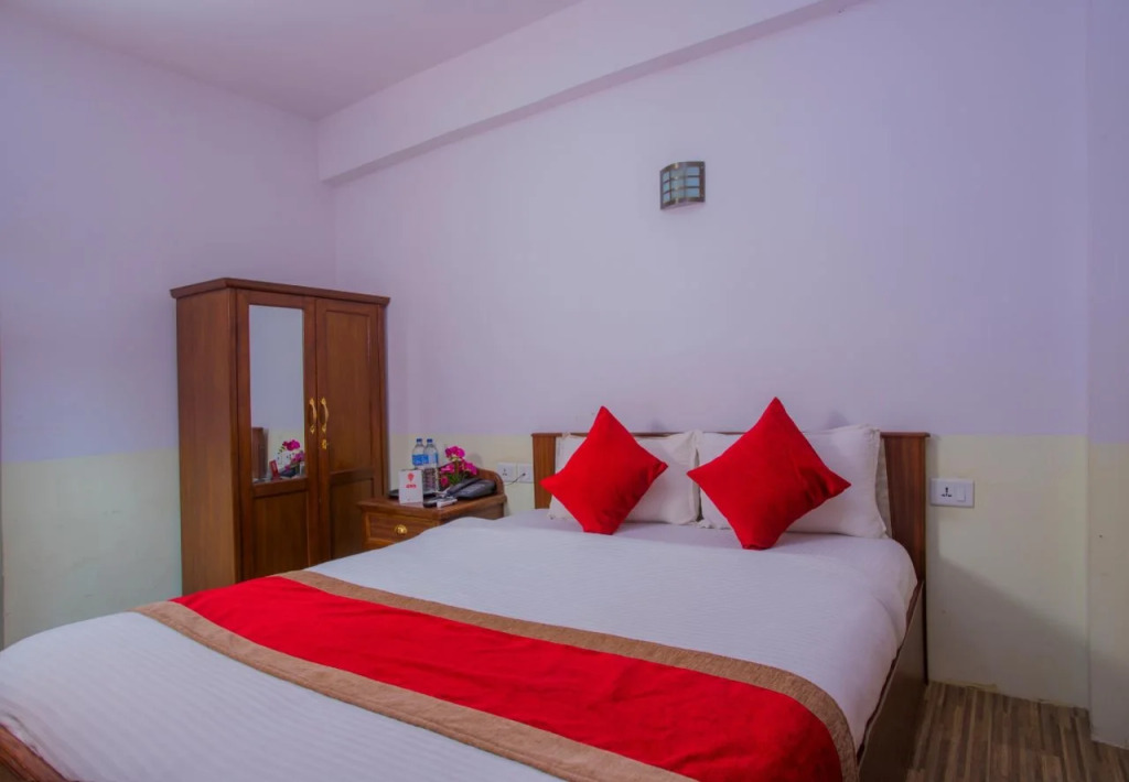 OYO 255 White Zambala Hotel