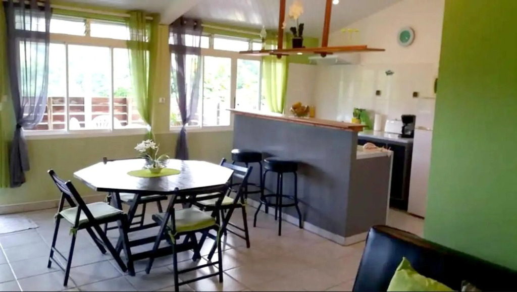 Maison douce à Rivière-Salée avec vue sur jardin & montagne