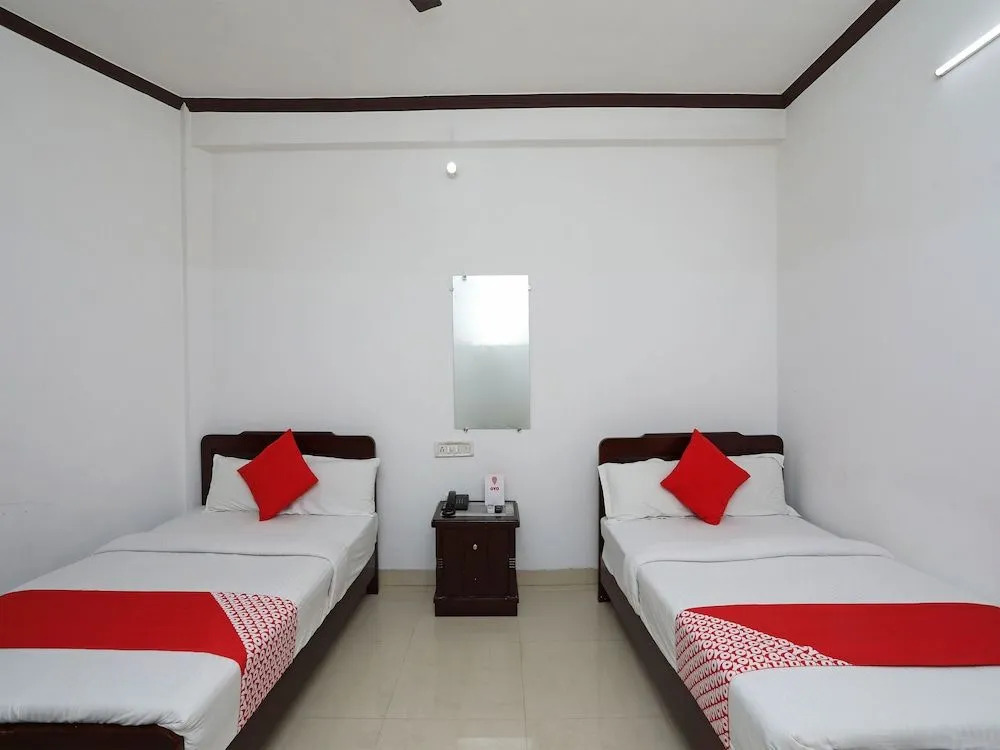 OYO 15027 Hotel Lotus International