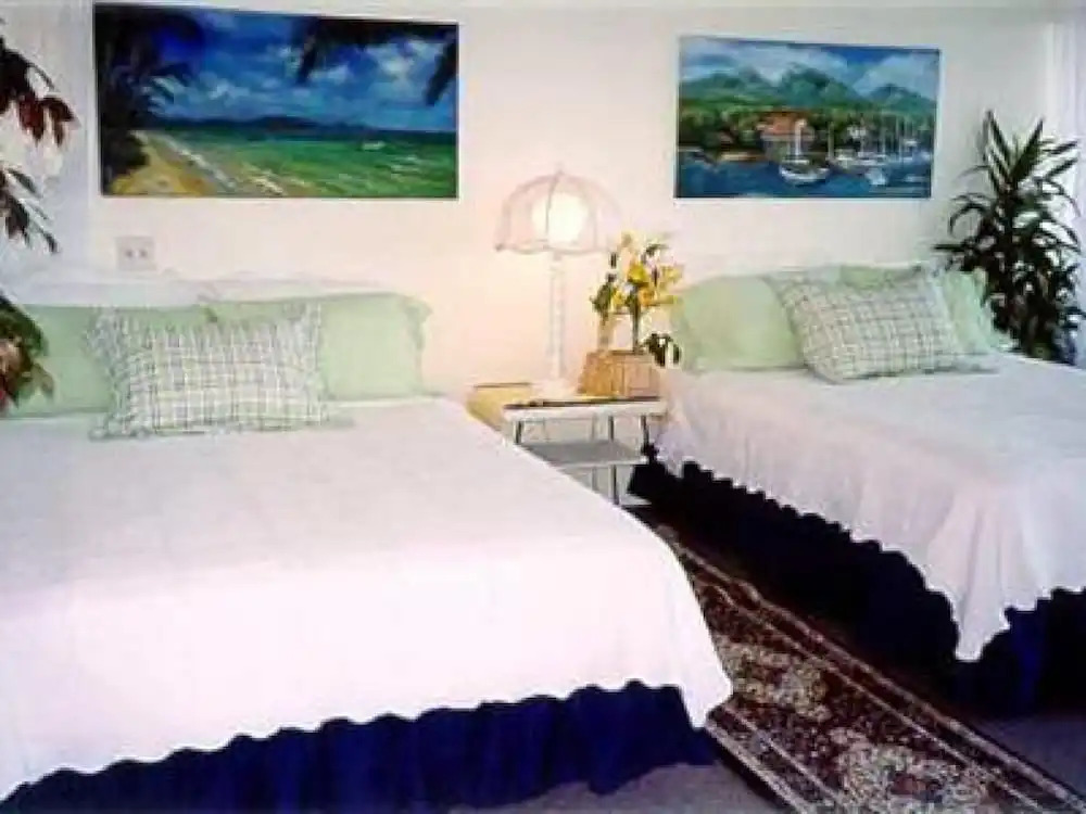 Hale-Hoola B & B