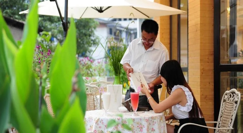 V. HOME Inn (Yangshuo West Street Branch)