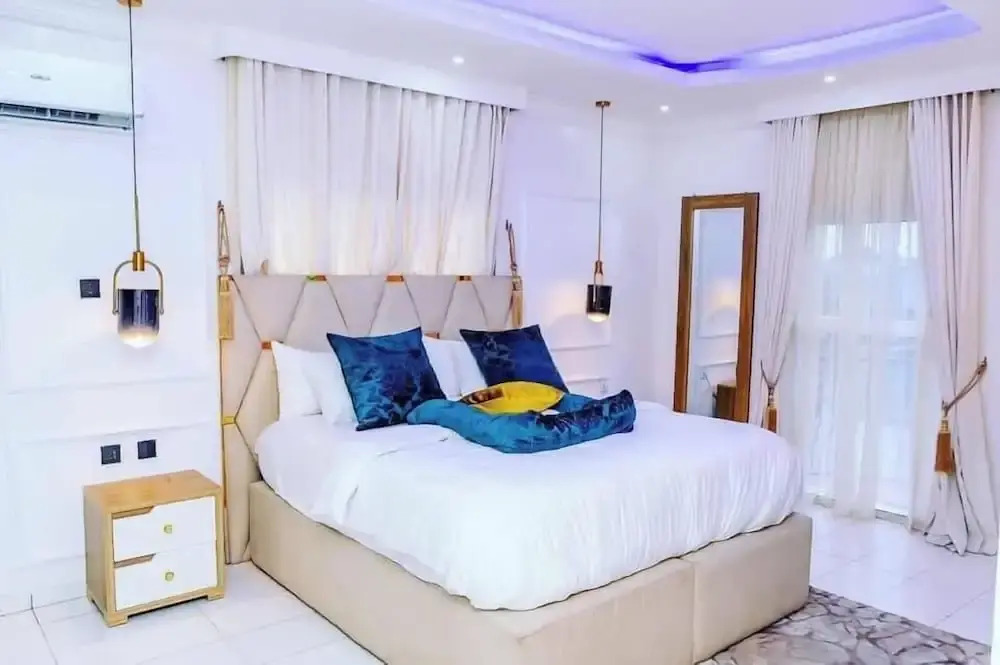 Montcrest Hotel & Lounge