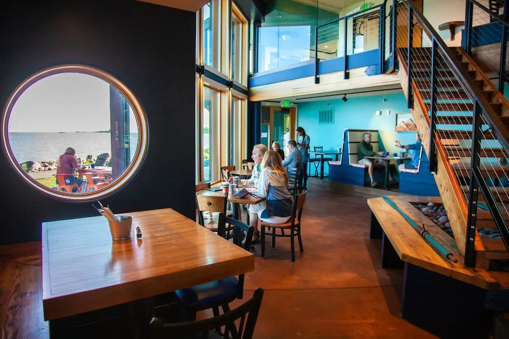 Blue Wave Inn