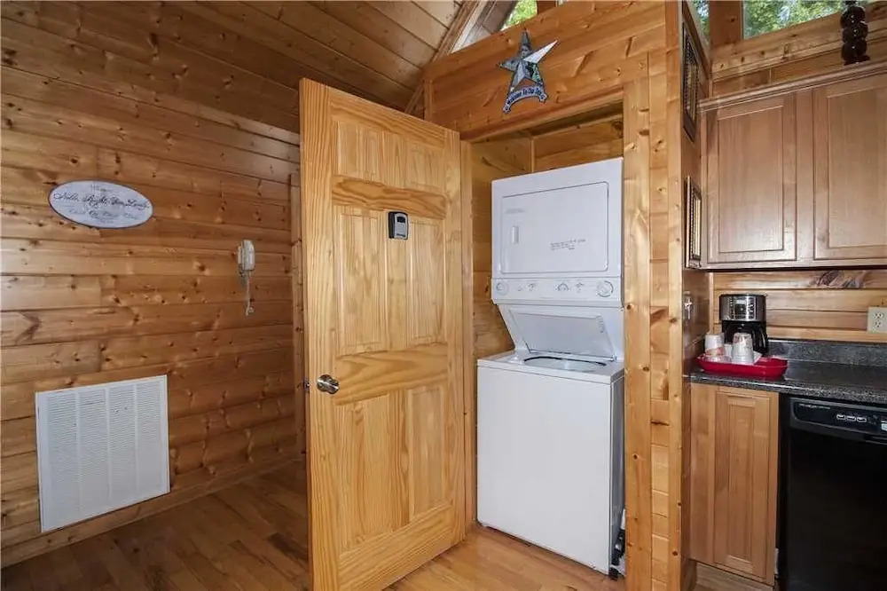 Kissing Retreat - Two Bedroom Cabin