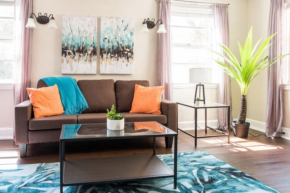 1 BR with Parking next to Bay and Shopping by Frontdesk