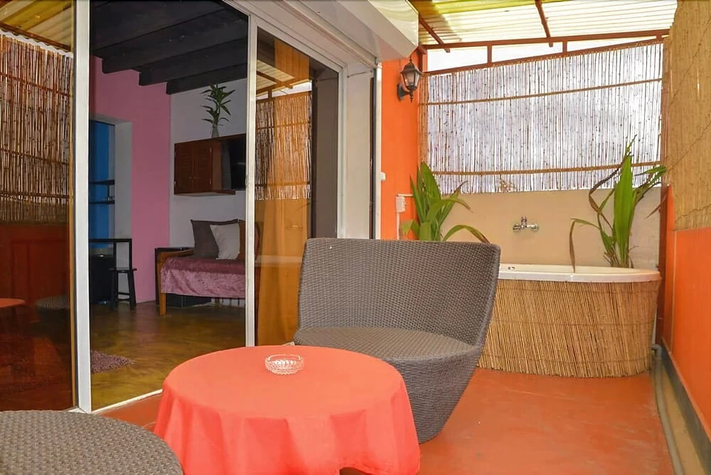 La Casa Di Luna - Hotel with Pool and Restaurant in Antananarivo
