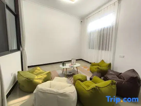 Mangshi Youwang Hostel