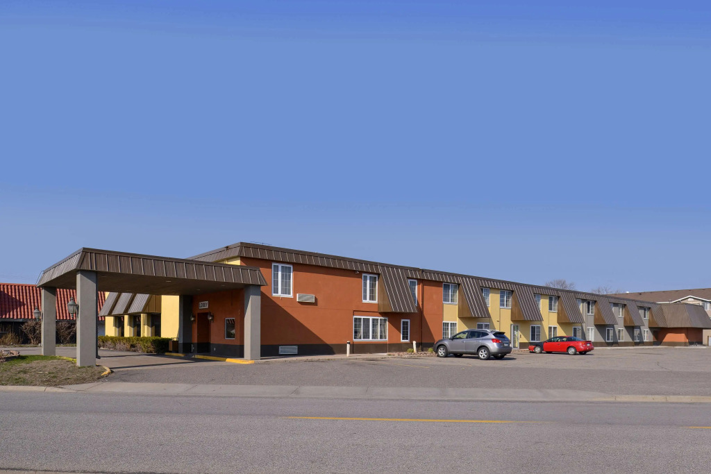 Americas Best Value Inn and Suites St. Cloud