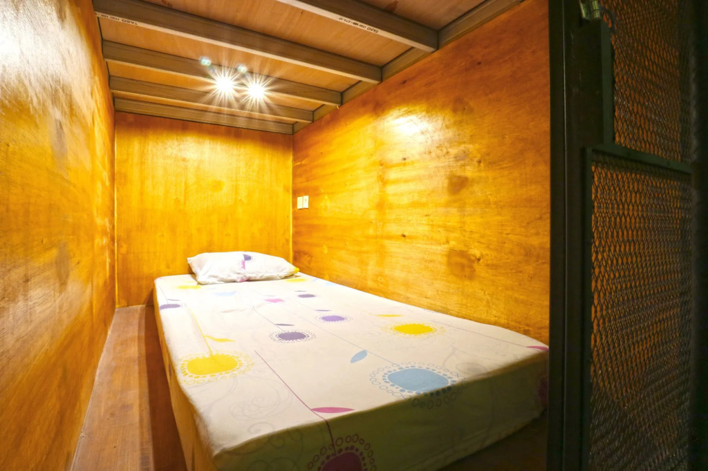 Kabin Kapsul Kayu jati I - Hostel