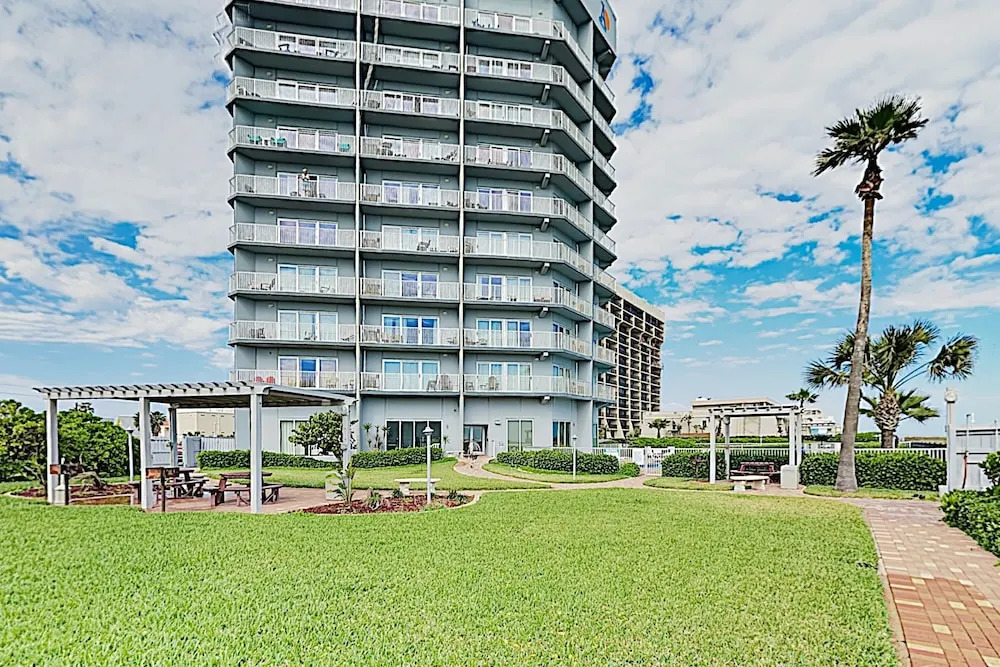 Sparkling Gulf-front W/ Pool & Hot Tub 2 Bedroom Condo