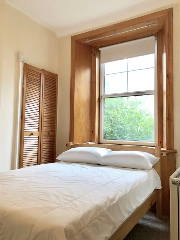 2 Bedroom Fountainbridge Apartment