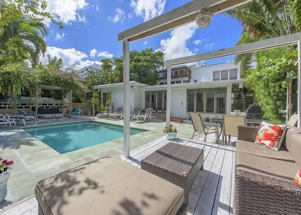 Salty Bungalow Azul
