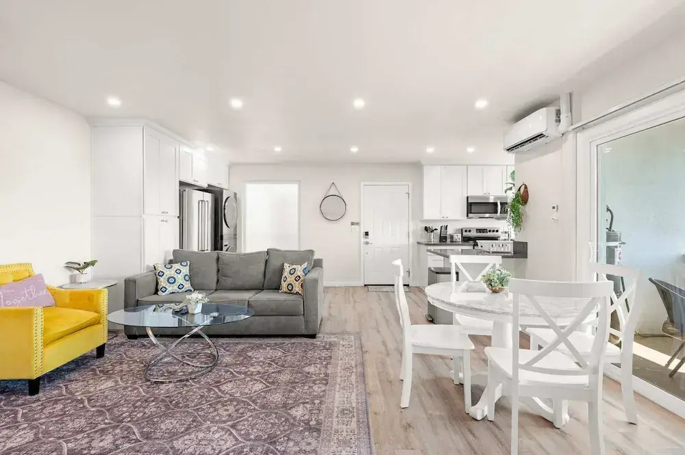 Stylish Home w Free Parking Near LA Hotspots 8