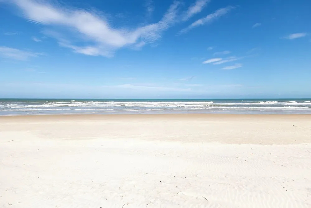 Apto P na Areia em Ilh us - Cond Praia da P Rola