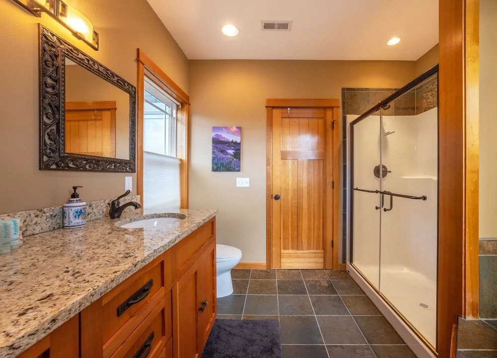 River Watch Getaway 3 Bedroom Townhouse by RedAwning