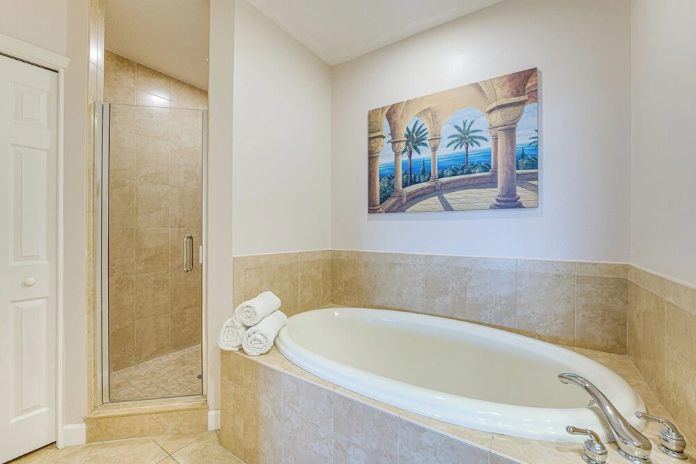 8th Floor Penthouse, Walk to Clearwater Beach