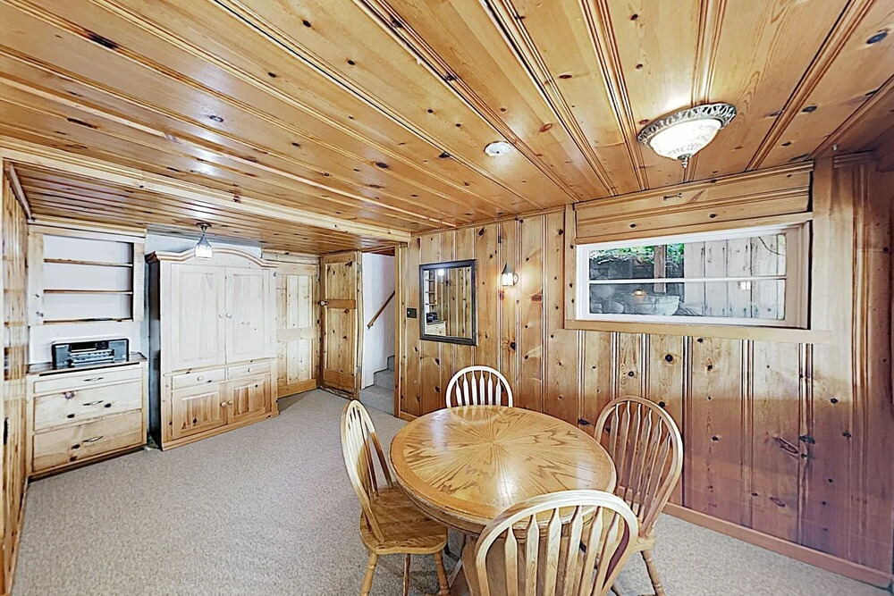 Hidden Gem: 1-acre Lakefront W/ Hot Tub, Dock 4 Bedroom Home