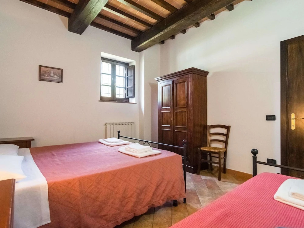 Mansion in Perugia with Pool & Green Hills