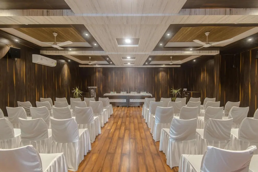 Hotel Sai Country Inn