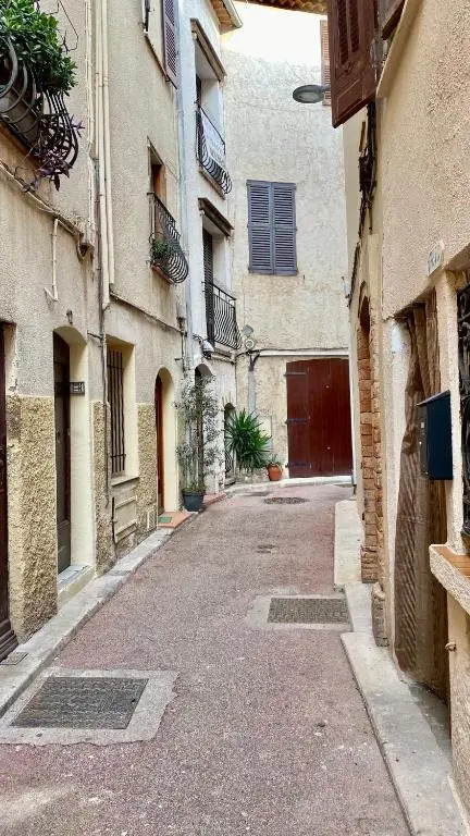 Charmant studio vieil Antibes