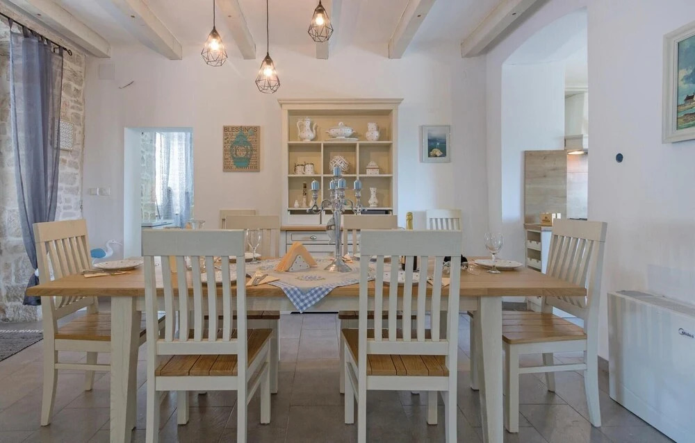 Gorgeous Home In Peruski