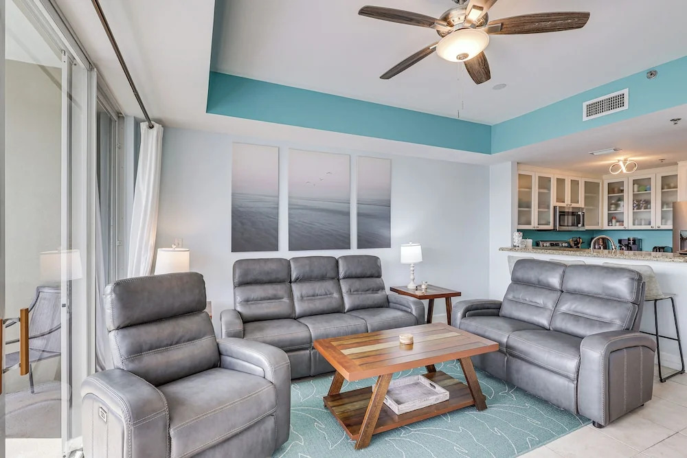 Walk to Beach & Marina! Ruskin Resort Retreat