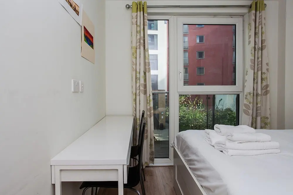 Convenient & Charming 2bd Apartment With Balcony