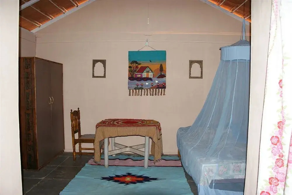 Mamoos Place