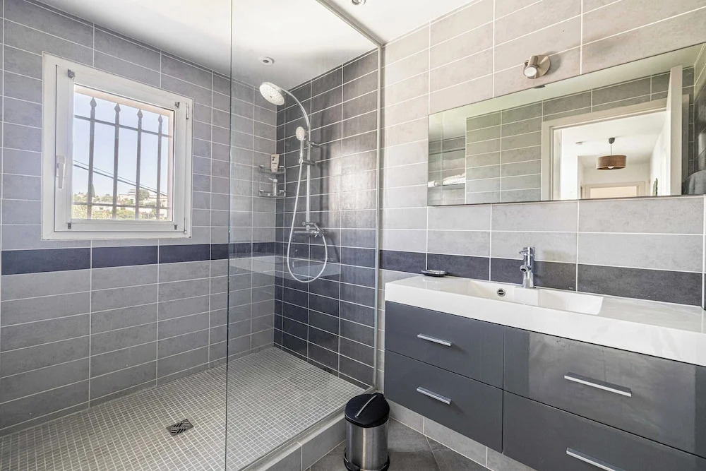 A c Villa 8BR 15P with Pool & Tennis - Antibes