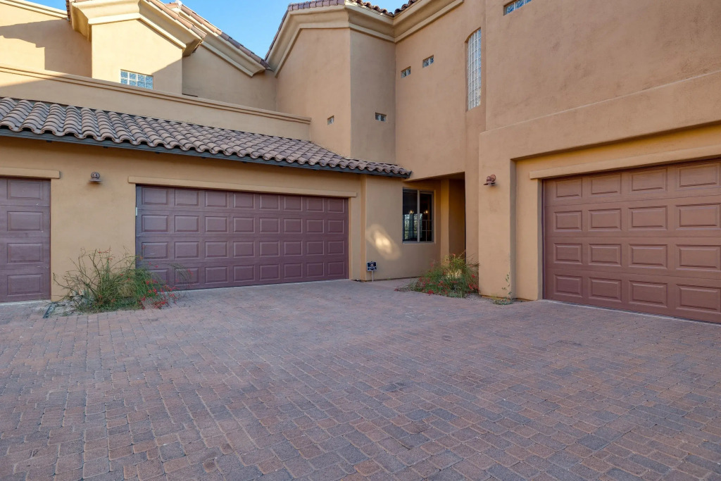 Desert Village Vista by Avantstay Patio w/ Fire Pit, Pool Access