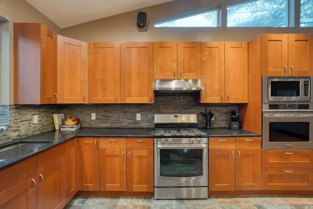 Sleeps 18! Game Room, Deck w/ Firepit, 5bdr, Casita Cedar & Stone by Avantstay