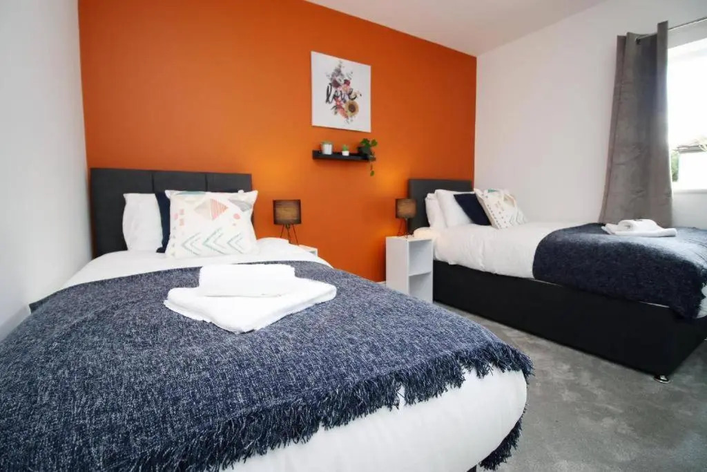 16 North Road Flat 3 by Mia Living Free Parking On Site