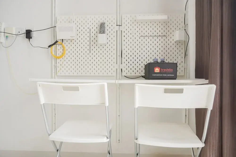 Comfortable and Cozy Living Studio Room Apartment at Dave By Travelio