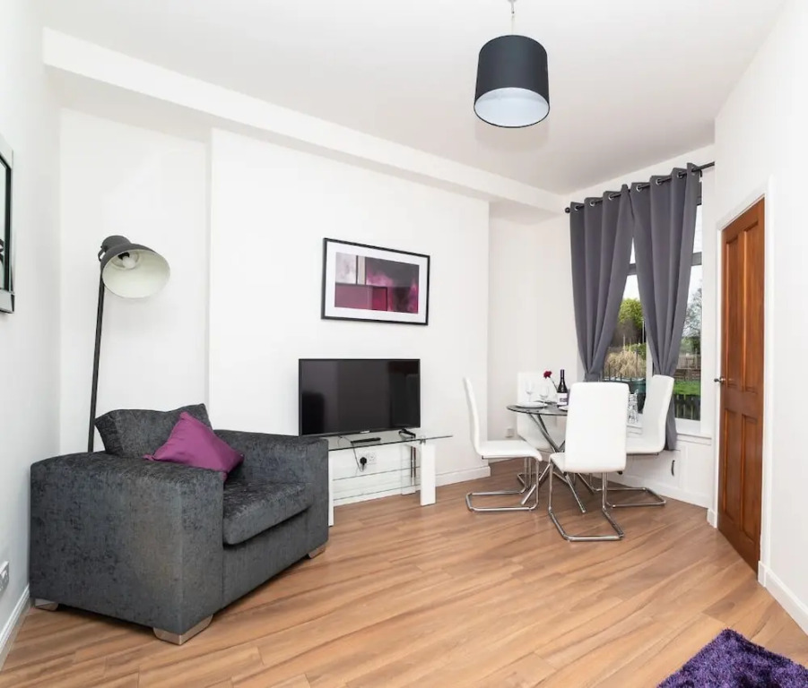 One Bedroom Apartment by Klass Living Serviced Accommodation Bellshill - Cosy  Apartment with WIFI  and Parking